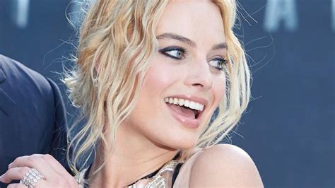 margot robbie nip slip|Margot Robbie Suffers Nip Slip While Rocking Gorgeous Yellow。